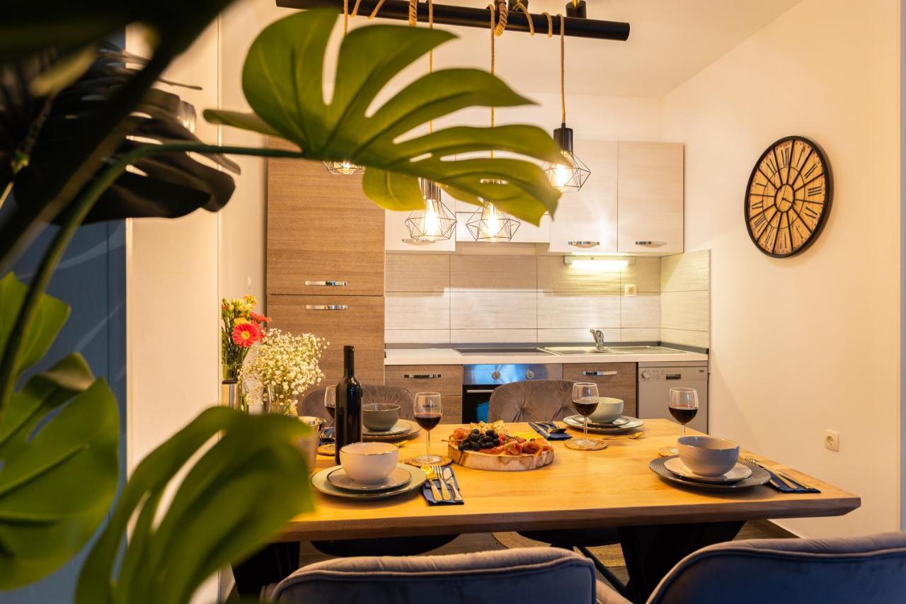 Oasis Luxury Apartment With Terrarce And Jacuzzi Split Zewnętrze zdjęcie